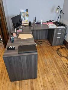 lot 5 image: L-Shaped Desk Unit