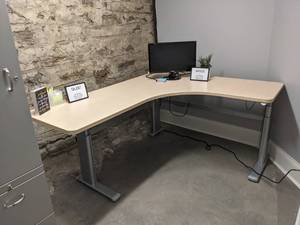 lot 10 image: Motorized Adjustable Height L-Shaped Computer Desk