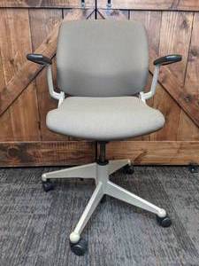 lot 88 image: Taupe Colored Armed Vecta Office Chair