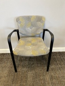 lot 140 image: 8 Office Guest Chairs with Unique Pattern