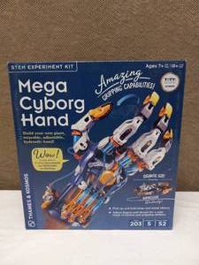 lot 17 image: NEW CONSTRUCT & CREATE HYDRAULIC CYBORG HAND