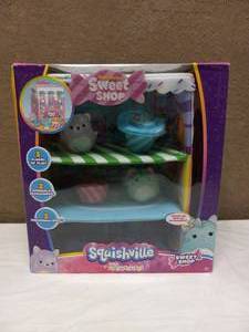 lot 18 image: NEW SQUISHMALLOWS SQUISHVILLE SWEET SHOP PLAYSET