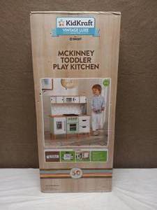 lot 29 image: NEW KIDKRAFT VINTAGE LUXE COLLECTION MCKINNEY TODDLER PLAY KITCHEN