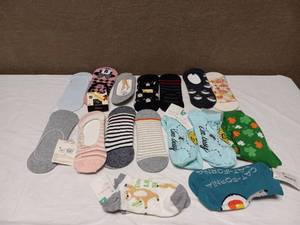 lot 31 image: NEW WOMEN SOCKS 10 PAIRS