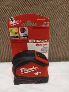 lot 74 image: NEW MILWAUKEE TAPE MEASURE