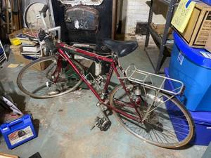 lot 3 image: Bridgestone T700 Red Bike