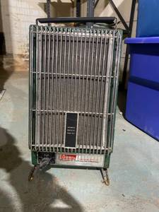 lot 10 image: Vintage Coleman Propane Catalytic Heater