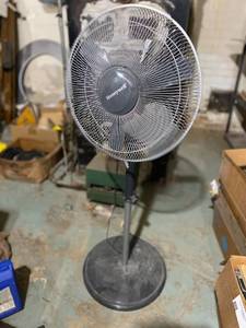 lot 16 image: Honeywell Tower Fan with Original Manual