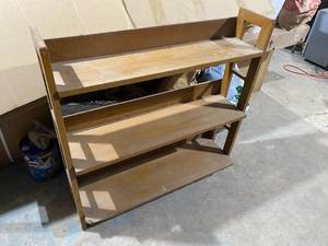 lot 17 image: Golden Oak Bookshelf