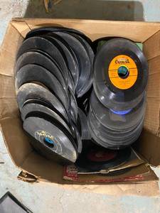 lot 19 image: 45 RPM Vintage Records - Must Take Whole Lot