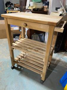 lot 30 image: Rolling Wooden Kitchen Cart