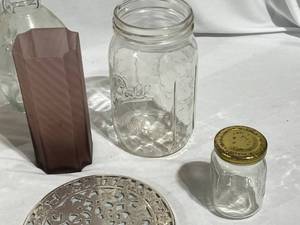 lot 151 image: Vintage Glassware Liquor Bottle, Vase, Juicer