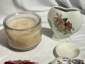 lot 154 image: Antique Trinket Decor Items