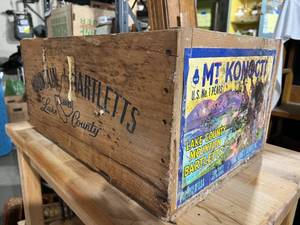 lot 161 image: Vintage Mt Konocti Pears Crate with Contents