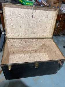 lot 163 image: Large Antique Trunk with Lock & Key
