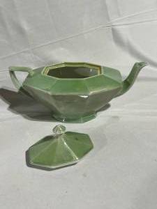 lot 76 image: Victoria Czechoslovakia Mint Green Luster Teapot