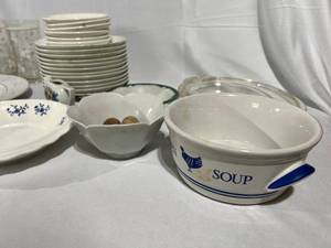 lot 112 image: Vintage Glassware Cavitt Shaw, DEW, Avon