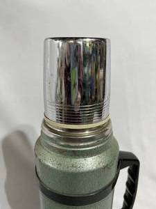 lot 116 image: Vintage Stanley Aladdin Thermos