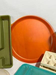 lot 122 image: Vintage Plastic Kitchen and Serveware