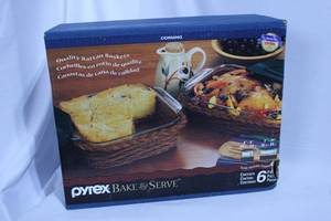 lot 65 image: Vintage Pyrex Bake and Serve Set New in Package