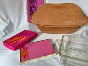 lot 147 image: Souffl Dishes, Loaf Pans, Clay Roaster