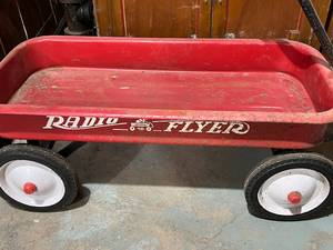lot 170 image: Vintage Radio Flyer Red Wagon