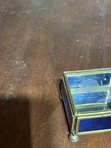 lot 178 image: Glass Box with Lid