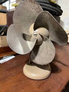 lot 180 image: Vintage Samson-Monroe Brown Desk Fan