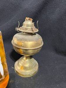 lot 50 image: Vintage Oil Lamps and Lamp Oil