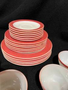 lot 53 image: Vintage Pyrex Pink Flamingo Dish and Teacup Set