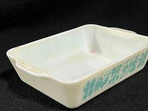 lot 54 image: Vintage Pyrex Amish Butterprint Baking Dish