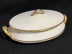 lot 34 image: Homer Laughlin 18K Gold and Cream Gravy Boat, Serving Dish, and Gibson Teacups