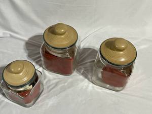 lot 36 image: Pfanciful Glass Crocks by Pfaltzgraff