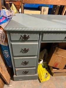 lot 32 image: Teal Desk - 8 Drawers See Information for Removal