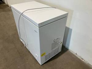 lot 60 image: Koolatron Large White Chest Freezer 7.0 cu. ft.