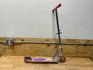 lot 117 image: Kids Hello Kitty Scooter