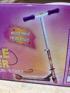 lot 55 image: BRATZ-  Kids Foldable Scooter