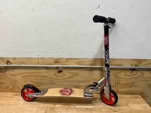 lot 56 image: PULSE Pavement King Kids Scooter