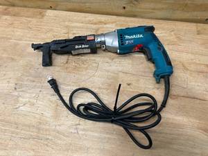 lot 41 image: MAKITA FS2300M2 Drywall Gun with Quick Drive