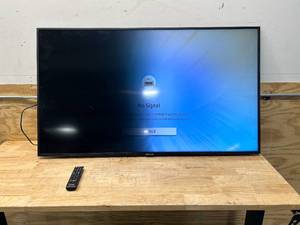 lot 82 image: SAMSUNG UN55NU7100F - 55 Smart TV with Remote