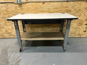 lot 9 image: Heavy Duty Table on Casters
