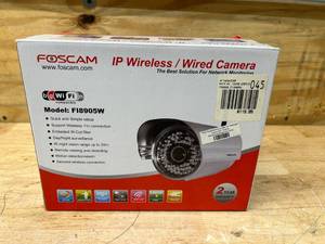 lot 122 image: FOSCAM FI8905W IP Wireless  Wired Camera