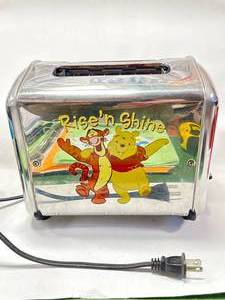 lot 38 image: Winnie the Pooh & Tiger Rise and Shine Toaster (tested working)