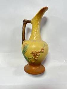 lot 51 image: Roseville Art Deco Pottery Vase 816-8