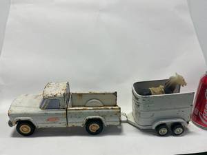 lot 61 image: Tonka Pickup, Horse and Trailer