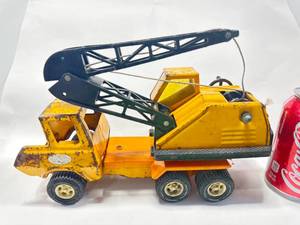 lot 64 image: Vintage Tonka Crane