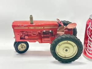 lot 66 image: Vintage Carter Tru Scale Tractor