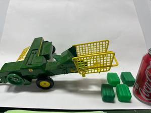 lot 73 image: Vintage John Deere Diecast Baler