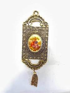 lot 85 image: Antique Pendant Plate in 24kt Gold