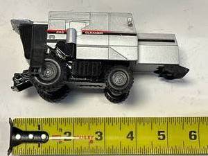 lot 98 image: Ertl C62 Gleaner Combine
